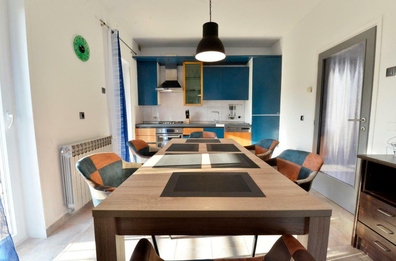 Apartman Meri พูลา ภายนอก รูปภาพ