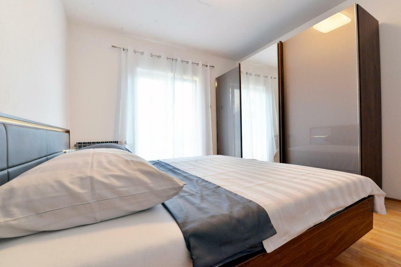 Apartman Meri พูลา ภายนอก รูปภาพ